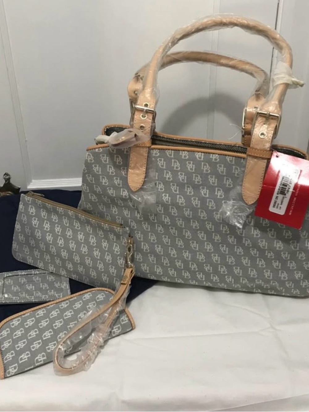 DOONEY & BURKE BAG w/matching accessories! NEW W/TAGS!